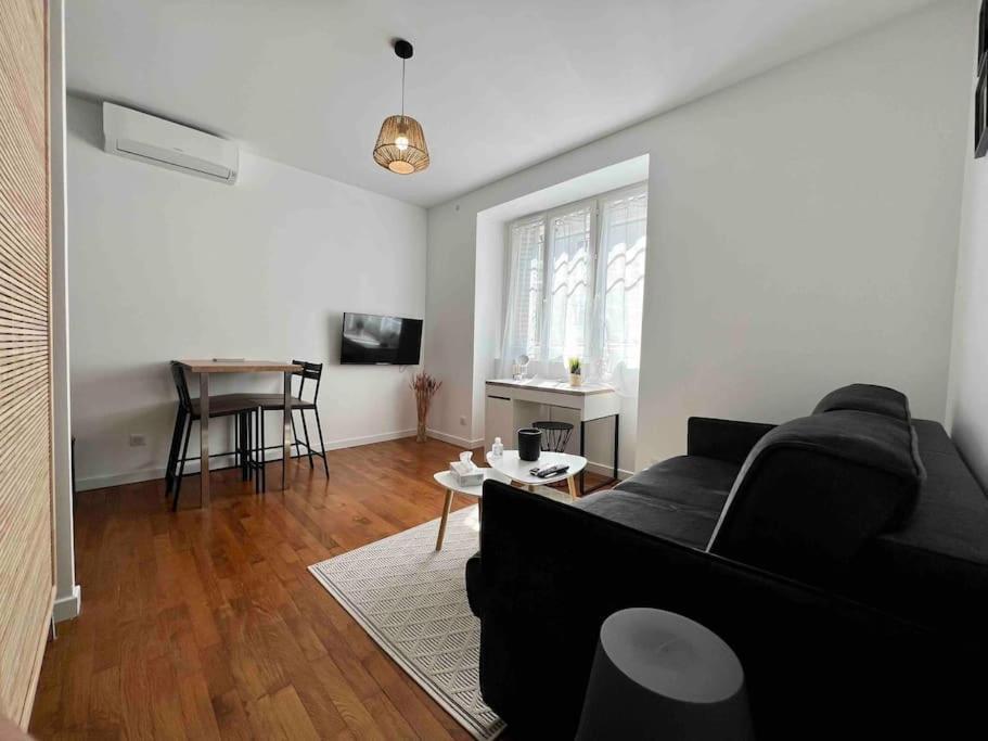 Appartement Climatise / Centre-Ville / 4 Personnes بُيزانكون المظهر الخارجي الصورة