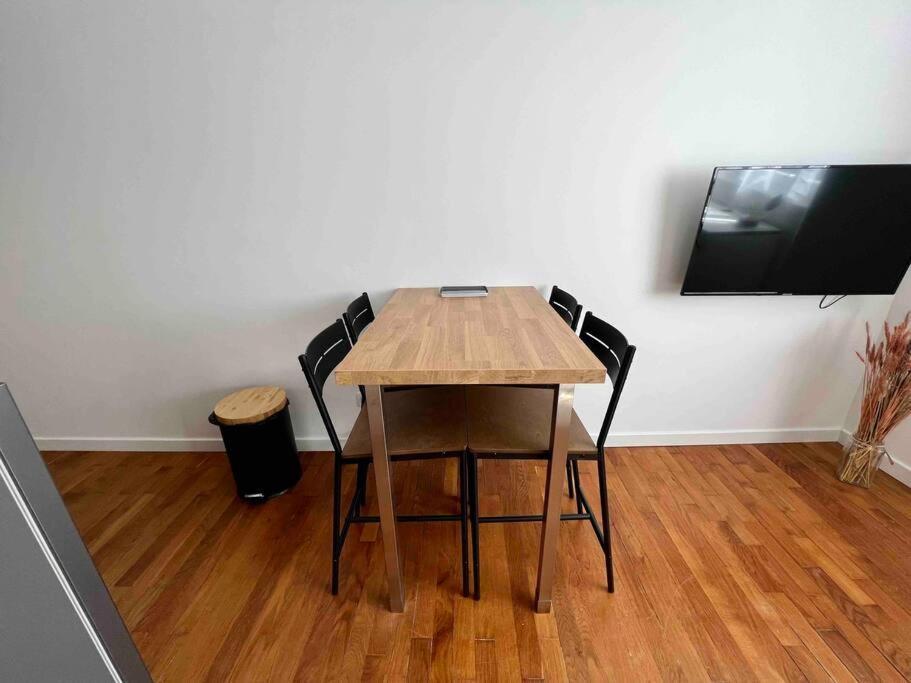 Appartement Climatise / Centre-Ville / 4 Personnes بُيزانكون المظهر الخارجي الصورة